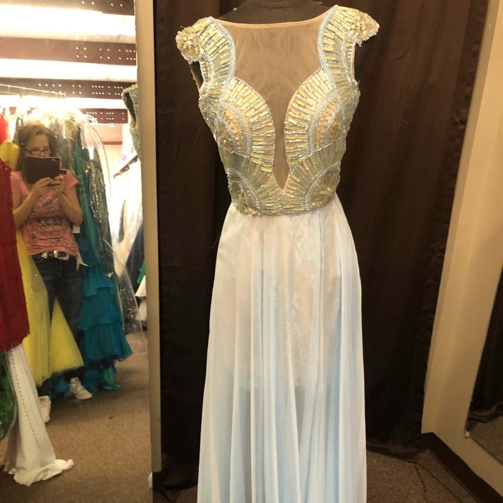 Wow $188 Large Stones adorn the top of Formal Gown size 8 NEED TO SALE